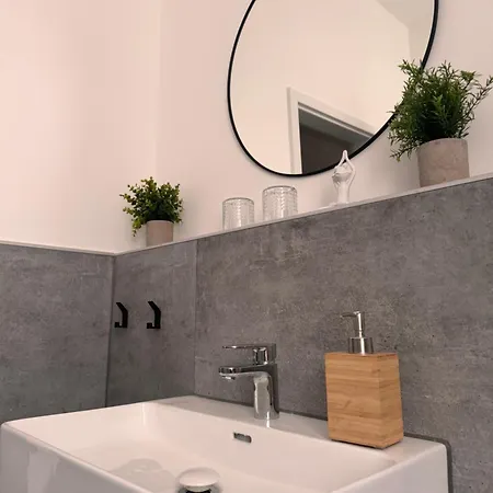 Apartmán Im Zentrum Mit Parkplatz & Neuem Badezimmer *