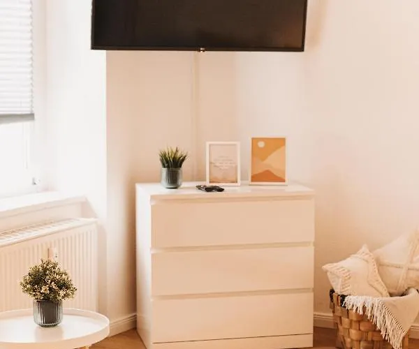 Im Zentrum Mit Parkplatz & Neuem Badezimmer Апартаменты *